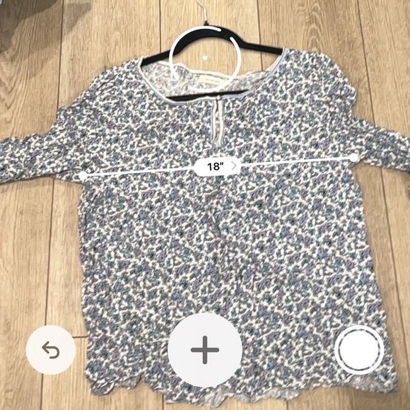 Max Studio (medium) RAYON blue and White Patterned flower Blouse - Picture 9 of 9